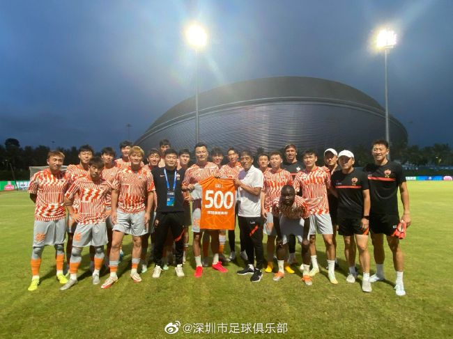 舍弃杂乱、隐闭、阻隔等属性，而代之以神秘、广漠、悠远，这种选择清楚地显示《牯岭街》力求摆脱困于一隅的阻塞感，转而求超越(transcendentality)所赖以成立的诸种属性，以便制造类如精通结构之妙的诗圣杜甫所说的篇终接浑茫的效果，借着作品本身所布置的神秘浩瀚背景，造成自成体系(制)而却又上(远)达神灵或天庭的幻觉。